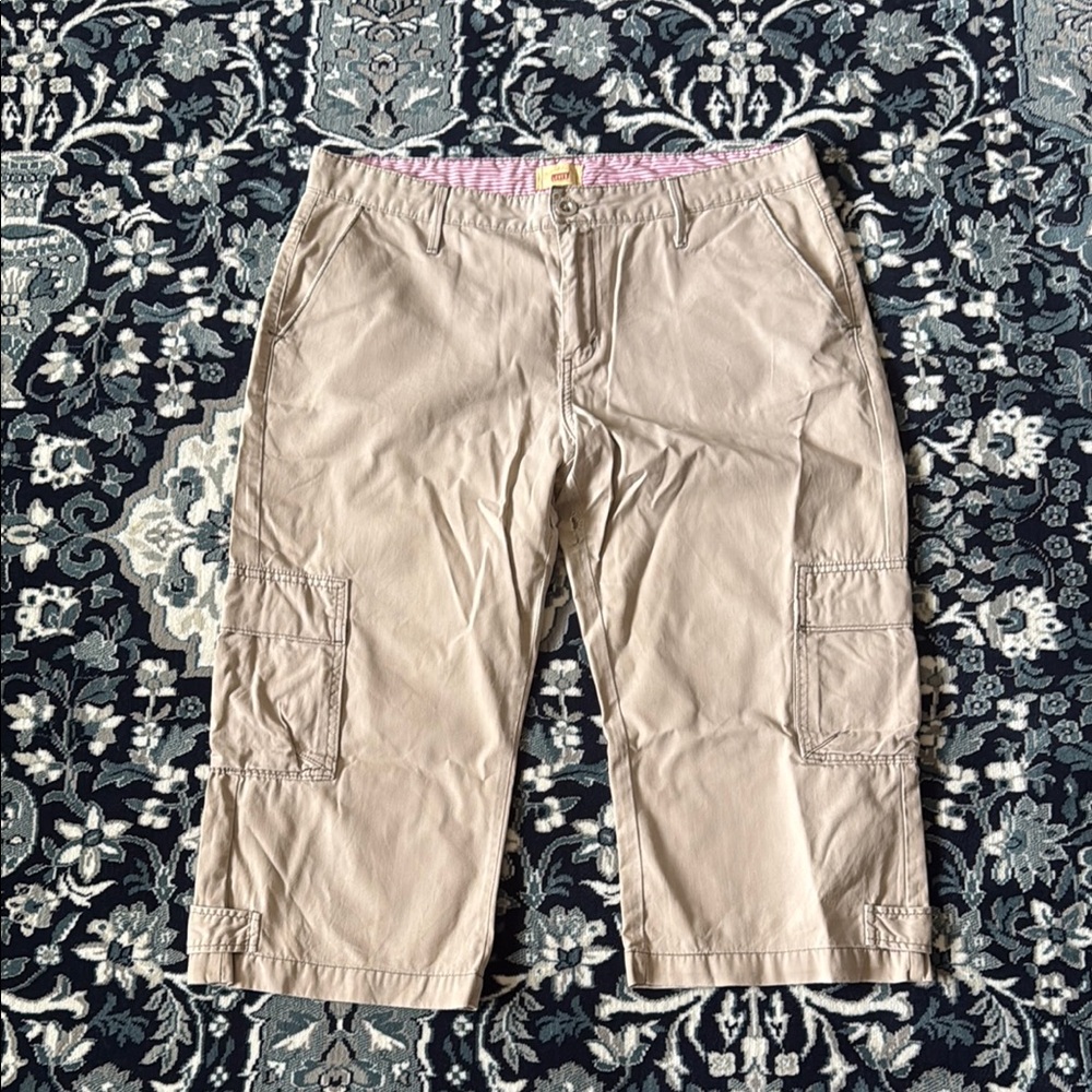 Vintage Casual Tan Levi’s Cargo Capris